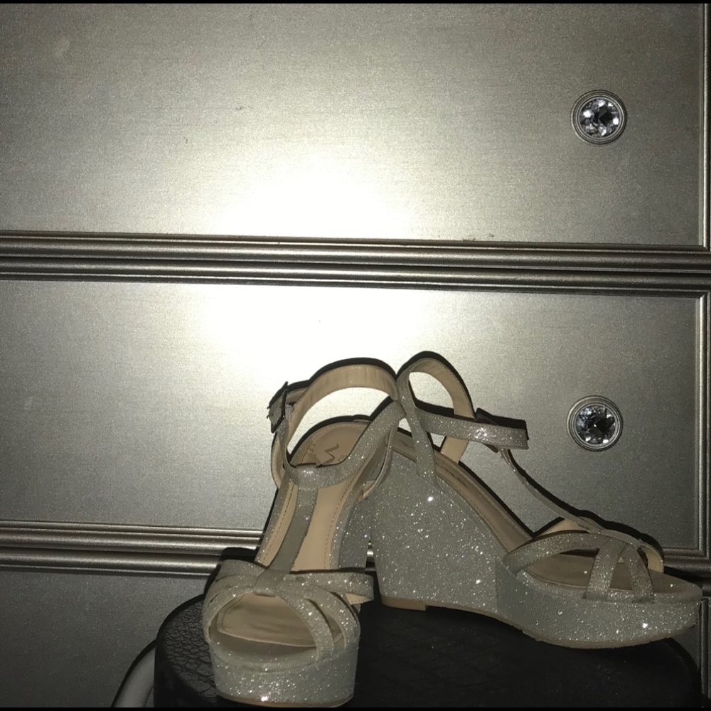 sparkly p-toe heels 💕